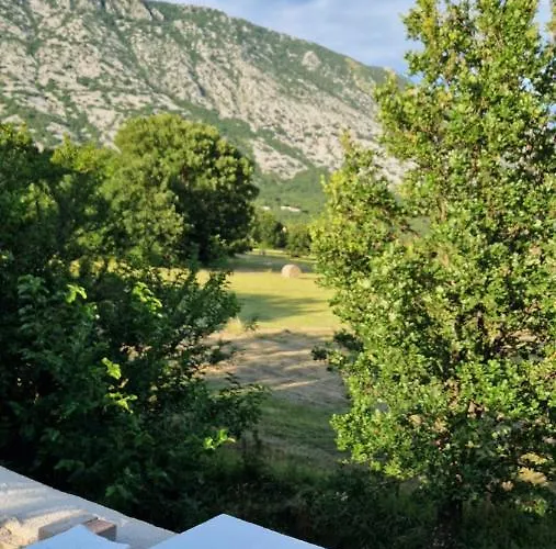 Lukari Vacation Дом отдыха Drivenik