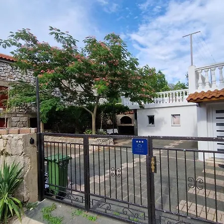 Lukari Vacation Ferienhaus