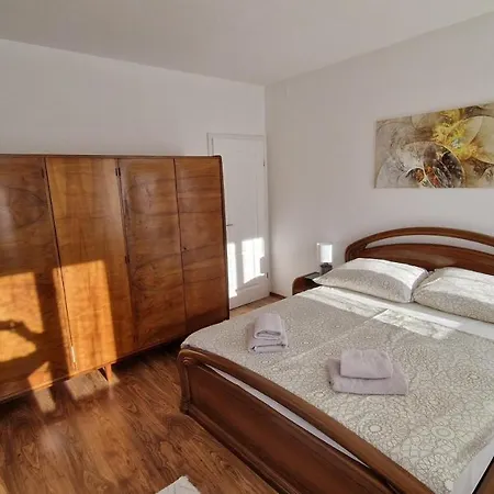 Ferienhaus Lukari Vacation